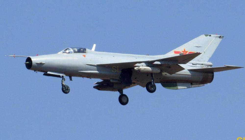 枭龙前传:歼7无用论盛行,成飞拼死一搏推出歼7e!