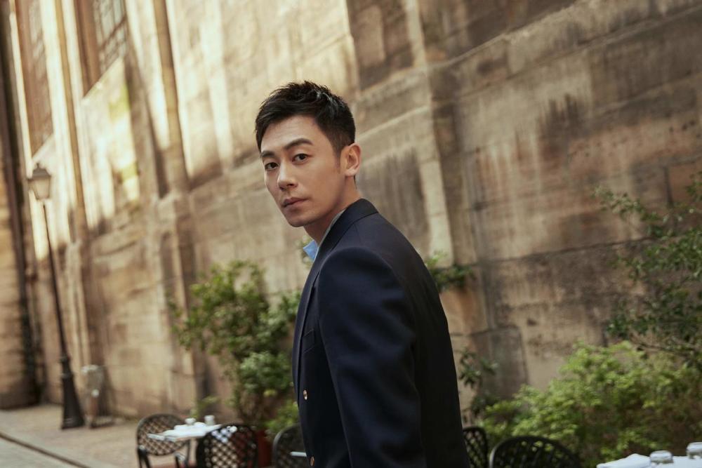 荧幕硬汉朱亚文,人称行走的荷尔蒙,背后竟是宠妻狂魔