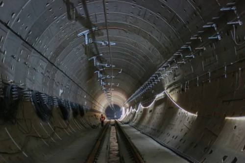十八号线首通段全长58.3公里,为全地下线路.