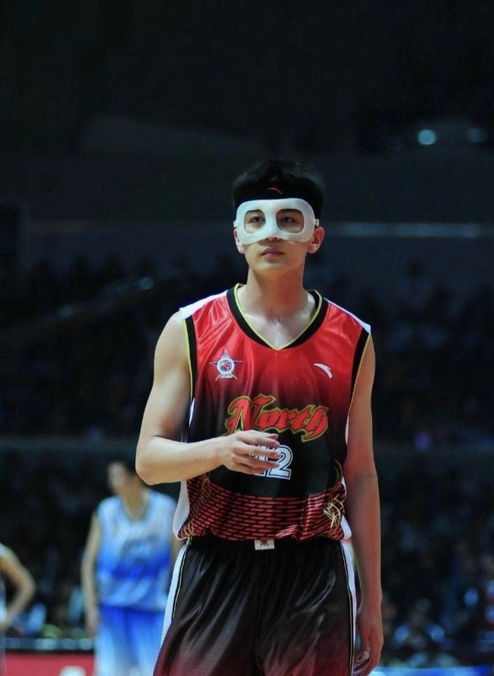 辽宁主帅杨鸣从小帅到大网友呼吁快进娱乐圈吧