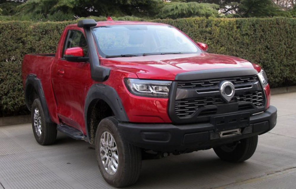 单排座长城炮皮卡来了绞盘涉水喉都有原厂氮气减震