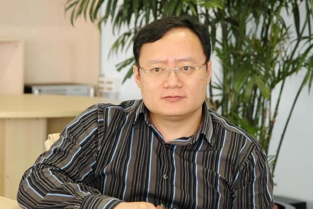 袋鼠王还发现放假时大学生坐大巴去火车站,这是个刚需,就掏钱包上大巴