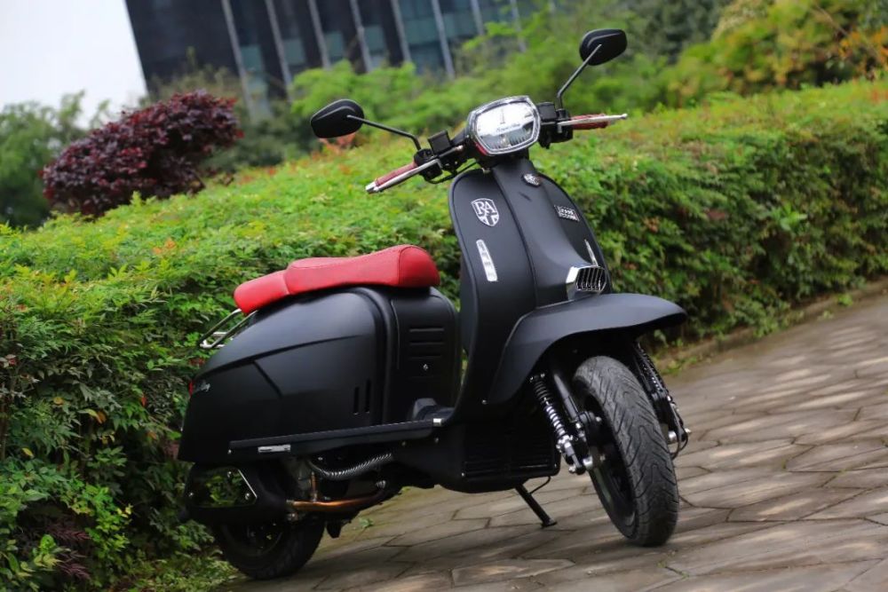 royalalloy发布gp300s388万元品味不一样的复古铁壳羊