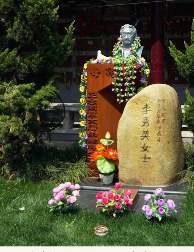 说起来可悲的是,当时李秀英和日本兵对峙的时候,那7个妇女选择了溜之