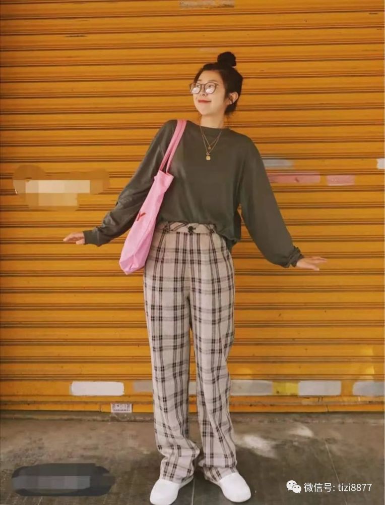夏天格子裤怎样搭配上衣好看