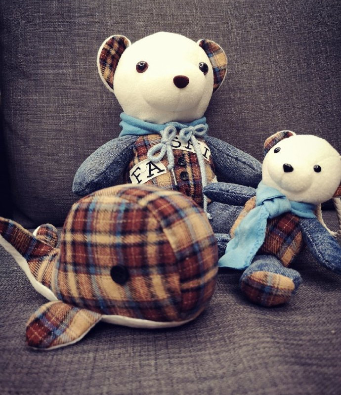 作为一名宝妈,戴畋为孩子做过布偶玩具,手摇铃,看过思念熊图文教程又