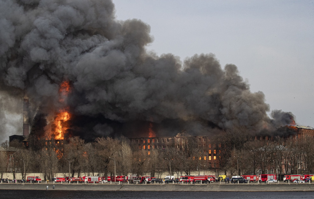 当地时间2021年4月12日,法国巴黎,当地一家医院门口发生一起枪击事件