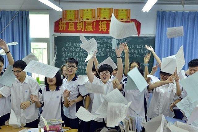 <b>中国的应试教育下，学生的第一座独木桥便是“高考”。</b>