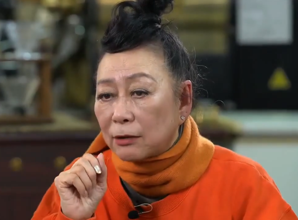 "梅超风"黄文慧双下巴67连67脖子,71岁未婚未育,视刘德华为亲儿子