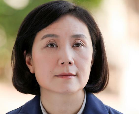 天生自带优雅气质九十年代初红遍大江南北大红时选择相夫教子