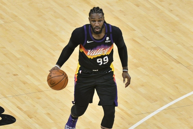 24投18中！太阳上半场命中18记三分追平NBA半场纪录