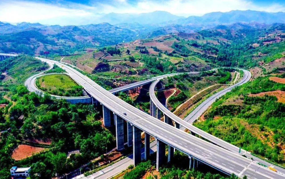 2012年12月 这条连接洛阳市区 嵩县,栾川等西南山区的高速公路 一经开