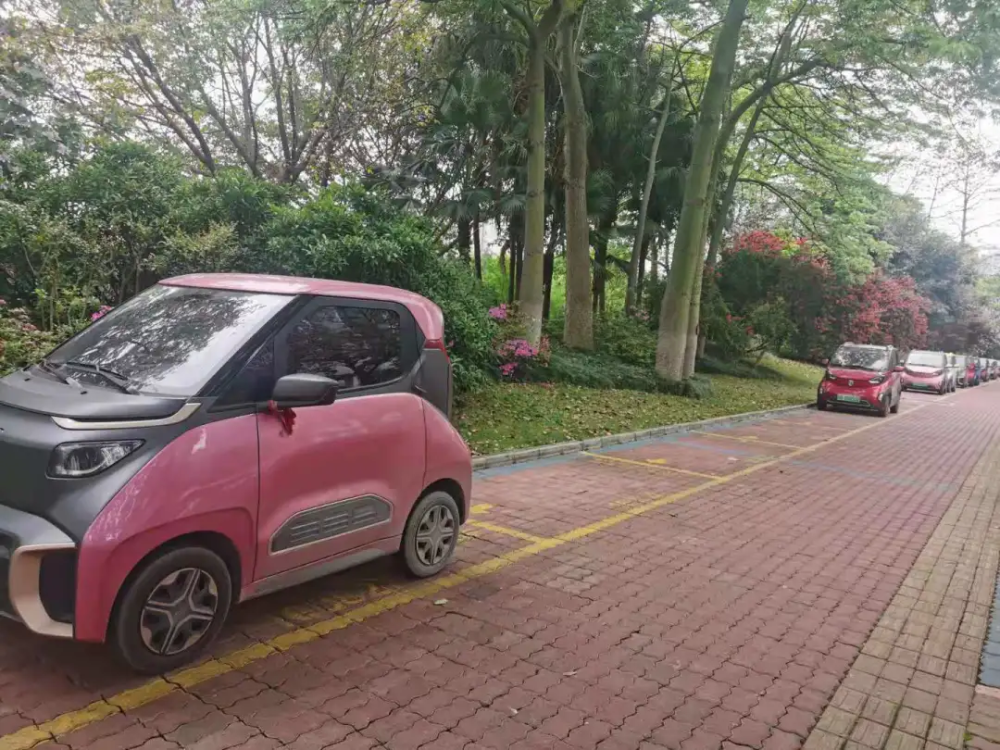 不安全,基于此痛点,车长不到3米电动微型车市场将是个巨