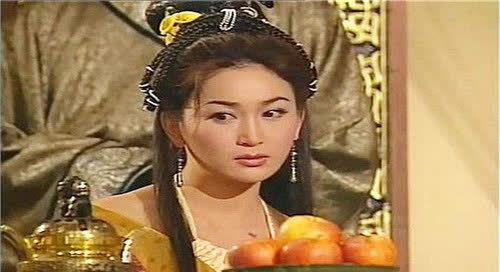 这三个妖精里面,最勤勤恳恳的当然要数狐狸精妲己了,她到了凡间之后