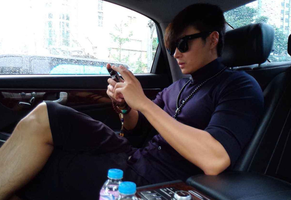 与lol小智闹掰后帝师还是那么有钱自称要每月花50万帮助粉丝