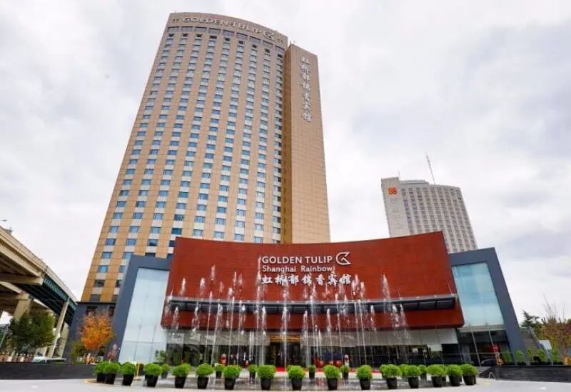 虹桥宾馆曾经与银河宾馆并称为虹桥双子楼,在上海人心中地位可不一般.