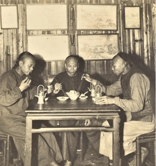 晚清富户的真实生活:富商小妾确实漂亮,地主婆出门被乞丐围堵