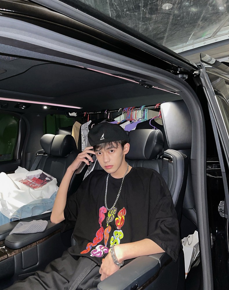 余庆伟/就是我对少年感的形容词