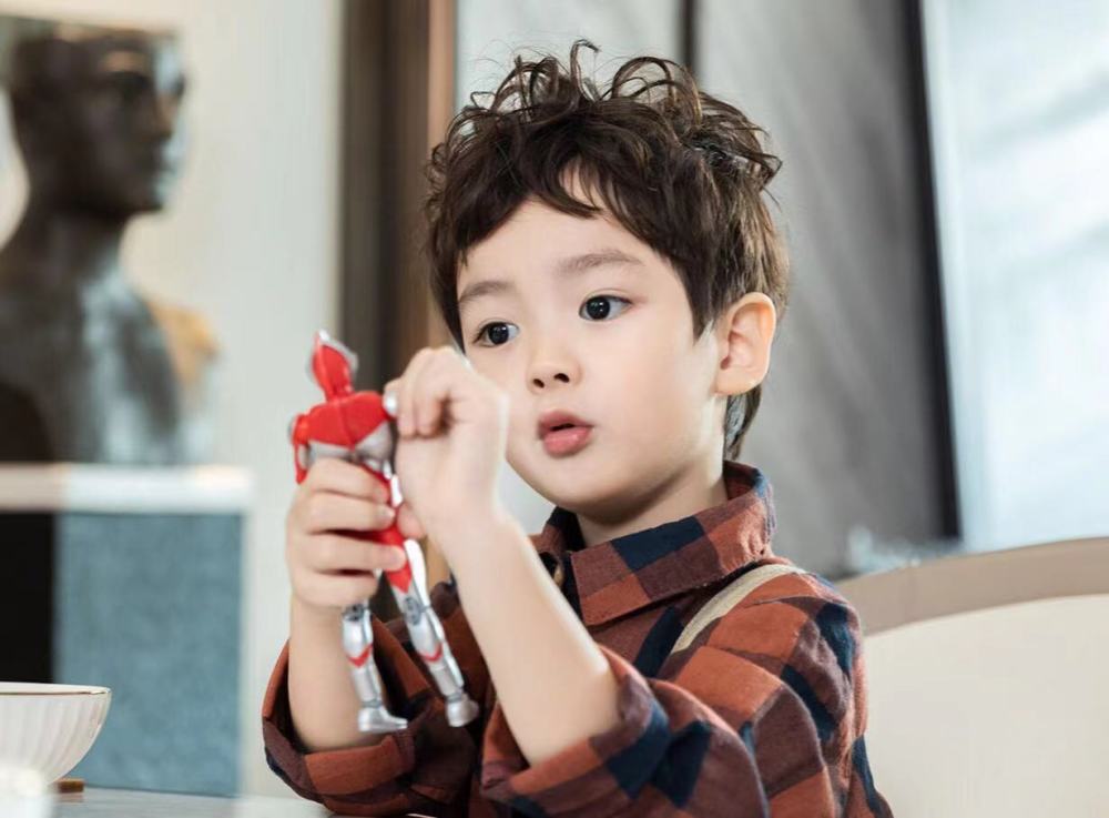 小鬼精灵苏子毅的陈天雨,就是《三十而已》饰演顾佳儿子的那个小演员