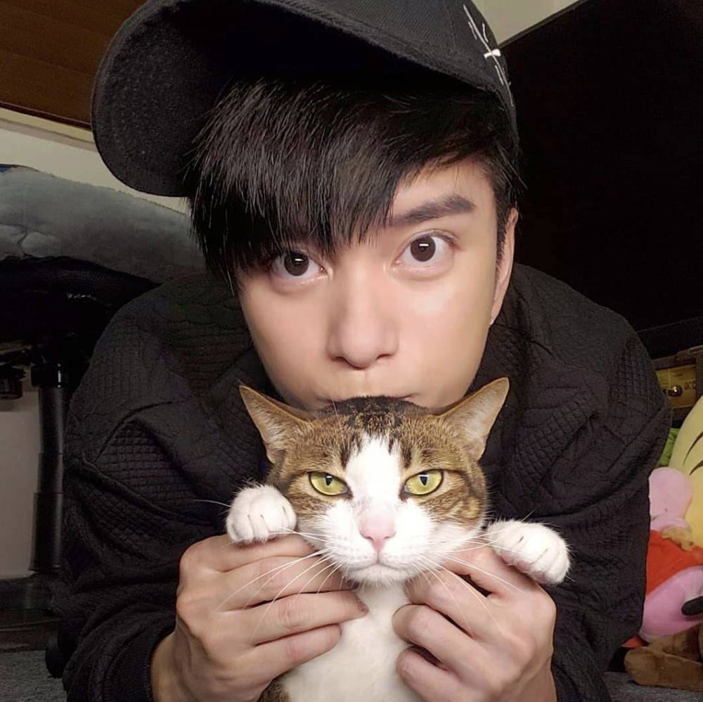 一路走好tvb童颜男神张彦博继父病逝曾花70万买车专程接送其看病