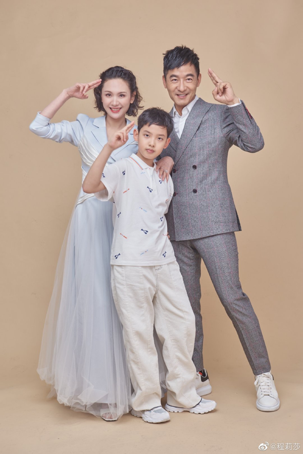 程莉莎为娃庆生与郭晓东合照好温馨曾因节目里撒谎给儿子道歉