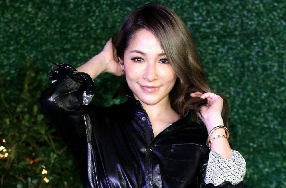 萧亚轩被狗咬后晒出现状一脸疤痕还替狗狗澄清坦言有3天厌世
