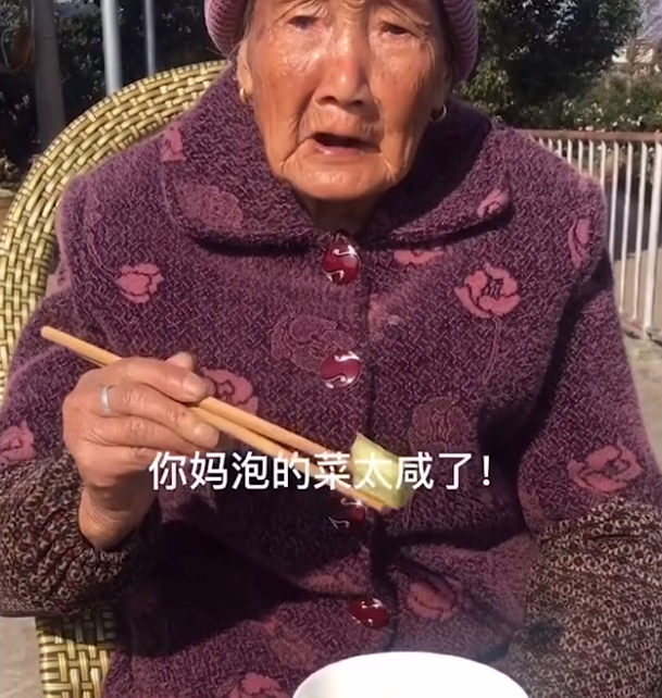 坑孙四川一老人嫌儿媳做的菜太咸让孙子和她说结果哭笑不得