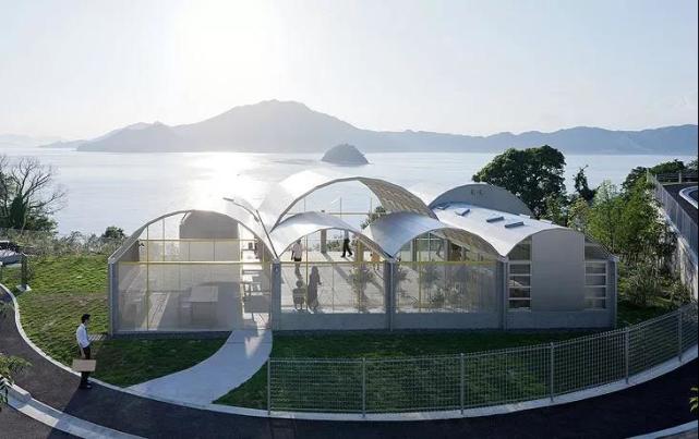 风一样的银色小屋伊东丰雄住宅呈现简单的几何形体