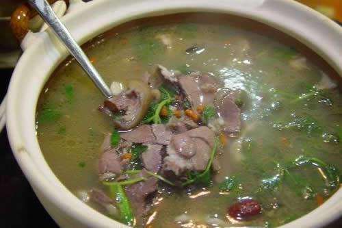 两千多年前的青铜鼎被挖出,里面灌了满满的狗肉汤,喝起来是啥味