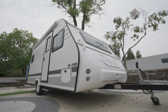 主打性价比只要1098万德发df450s拖挂房车