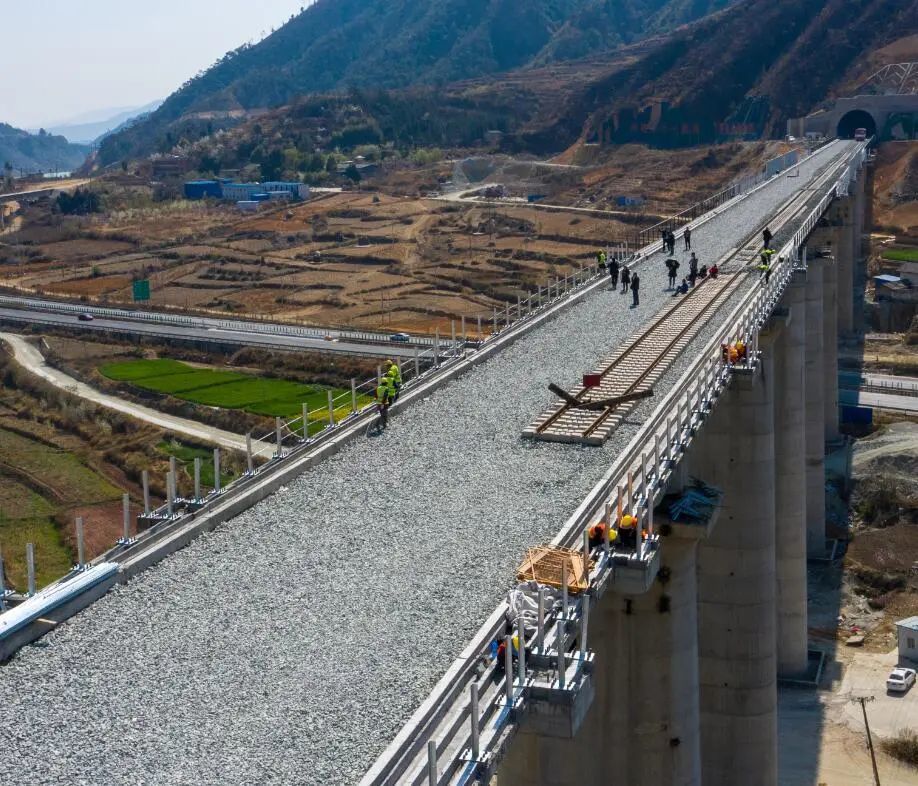 成昆复线建设热火朝天冕宁至米易段十二月开通