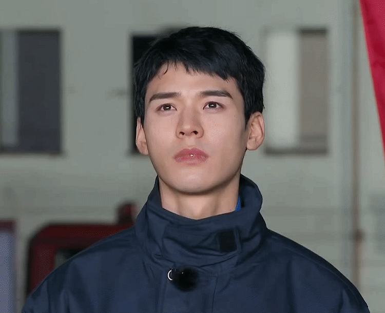 龚俊录制极挑7被怼脸拍看清他的素颜状态28岁有点假