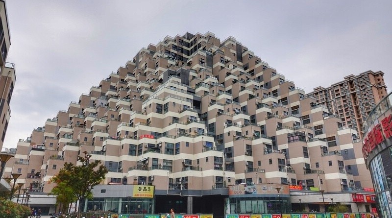 你见过这样的大楼吗?造型像金字塔,却被吐槽是奇葩建筑