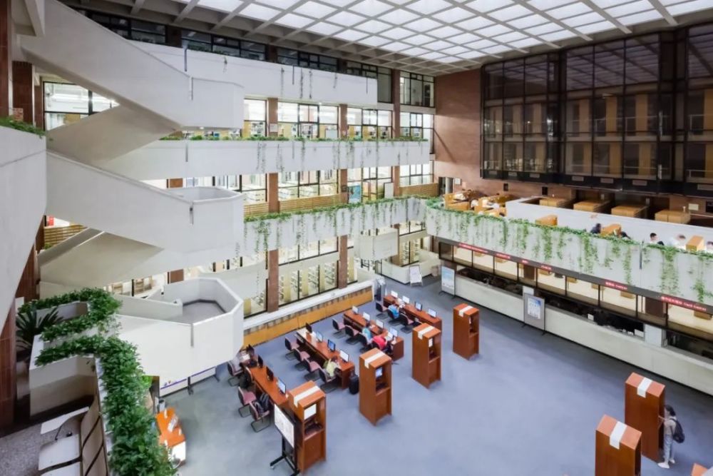 清华大学图书馆老馆分二期建成.