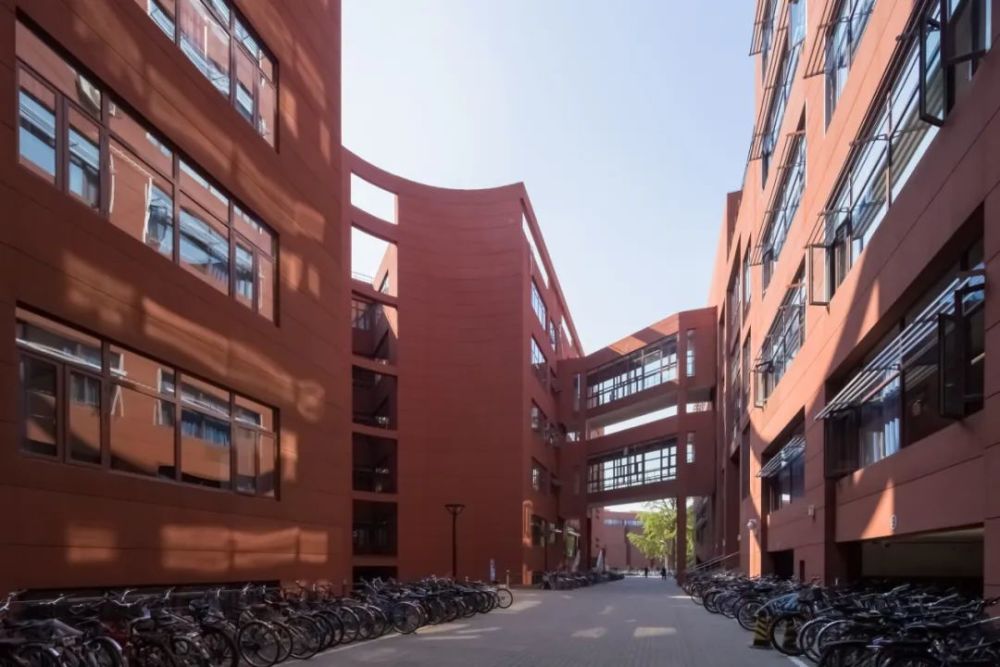 情况设计单位丨清华大学建筑设计研究院建成时间丨2003建筑面积丨34