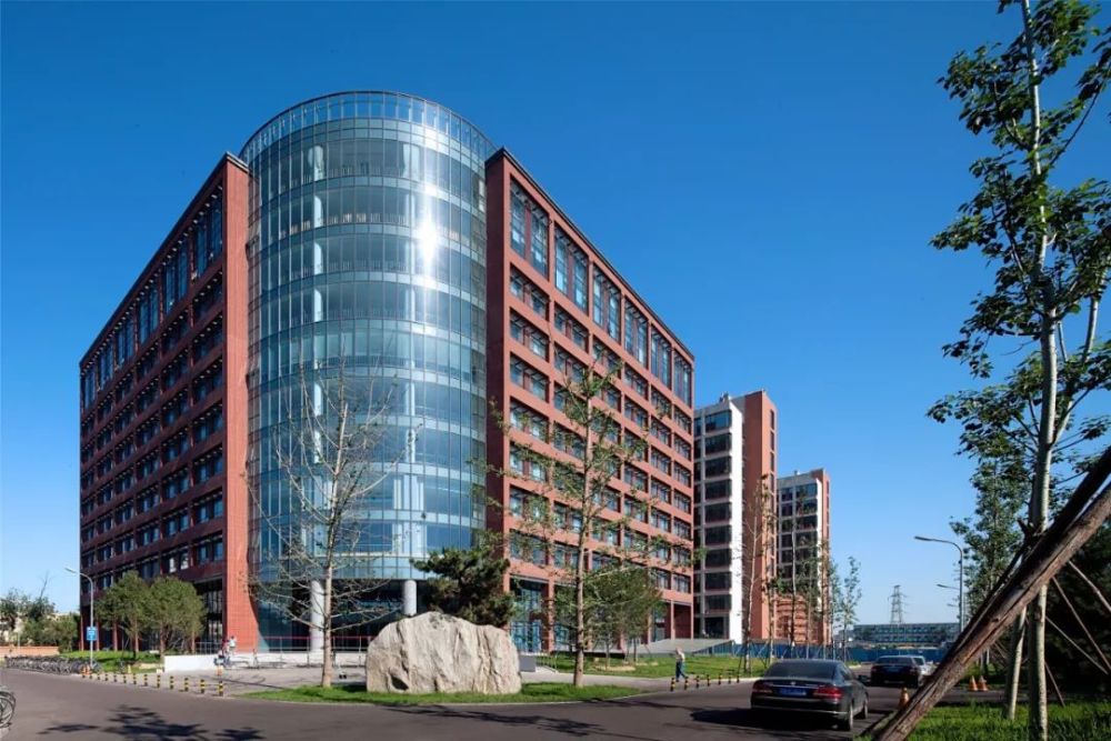 院清华大学罗姆电子工程馆(以下简称罗姆馆)位于清华大学校内东北部