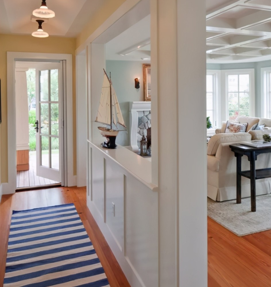 开门见客厅怎么设计?4个隔而不断的办法,做个假玄关,妙啊