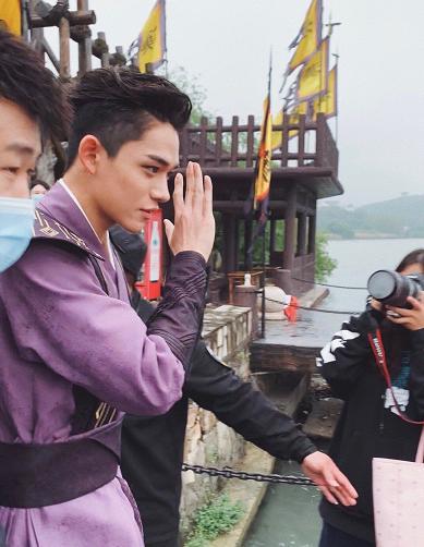 跑男古装造型曝光张彬彬有点憨蔡徐坤帅到想让他下海