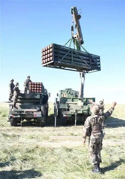 廉颇尚能饭81式122毫米火箭炮高原射击极限距离全命中