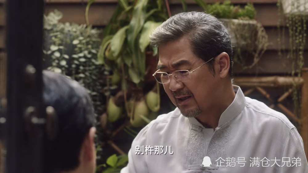 张国立出演《小舍得》张国立饰演的这个老父亲,一边试图弥合两家人