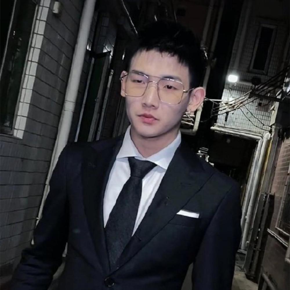 刘思瑶遭网红一哥表白,网友纷纷表示可惜,方块脸配不上男神_腾讯新闻