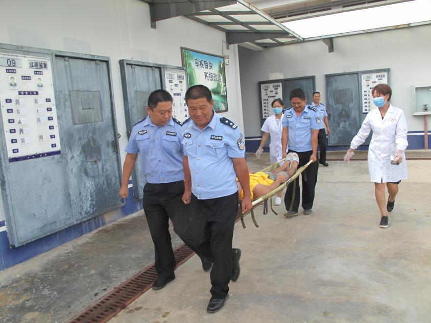 铁网高墙内,他把在押人员当亲人在看守所里,大家都知道,老杨是个不讲