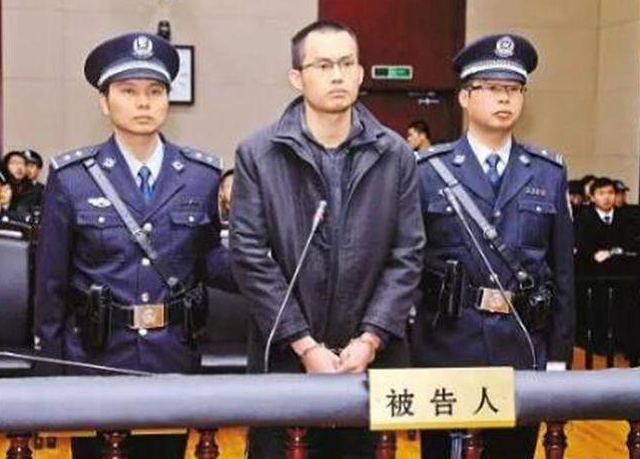 6年前北大才子吴谢宇弑母后骗取亲朋144万被捕时面带微笑