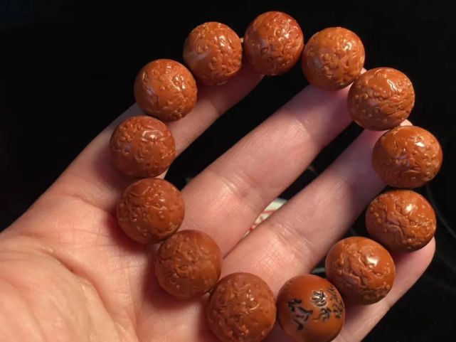 橄榄核为什么越戴越黑橄榄核雕发黑怎么办