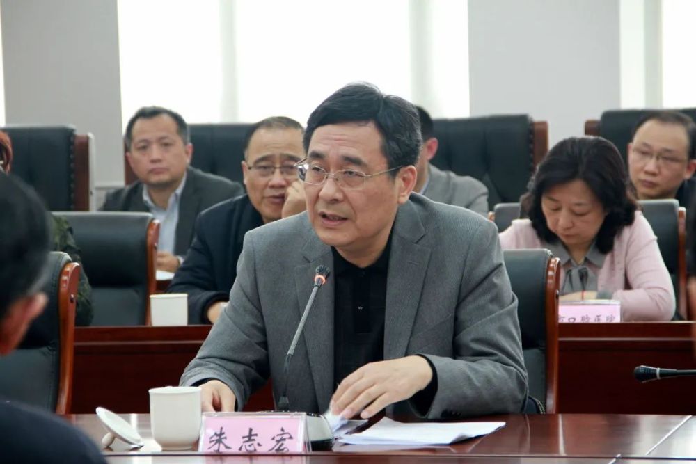 会上,方中友向督导组汇报了全市卫生健康系统安全生产工作,全市卫健