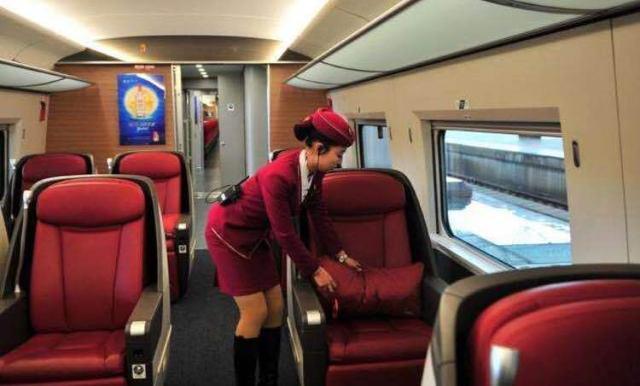 高铁商务座比二等座贵了三倍有什么不一样的服务可算涨知识了