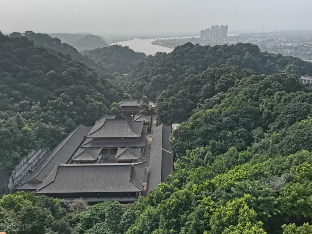 不但废掉并杀害刘乿,更趁机诛除异己,又坑杀平阳城中一万五千多名士兵