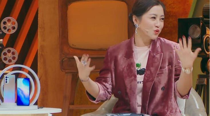 富大龙演傻子郝蕾用配音女演员被指关系户活该它成大烂片