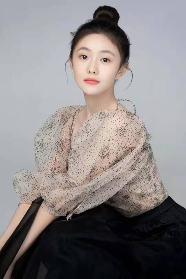刘浩存壁纸送你一朵小红花