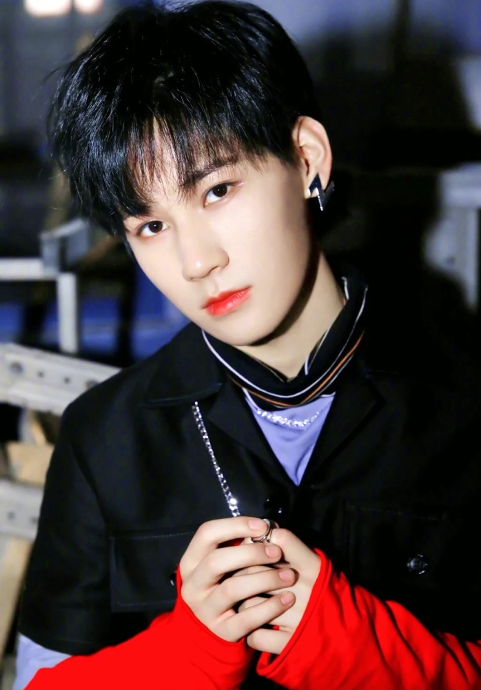 张真源|"希望18岁的张真源继续发光!"_腾讯新闻